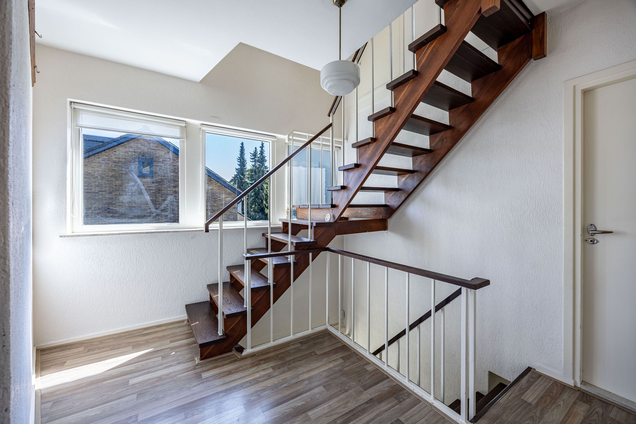 Spacious Semi-Detached House with 5 Bedrooms and 2 Bathrooms in Sijsjesberg — 36
