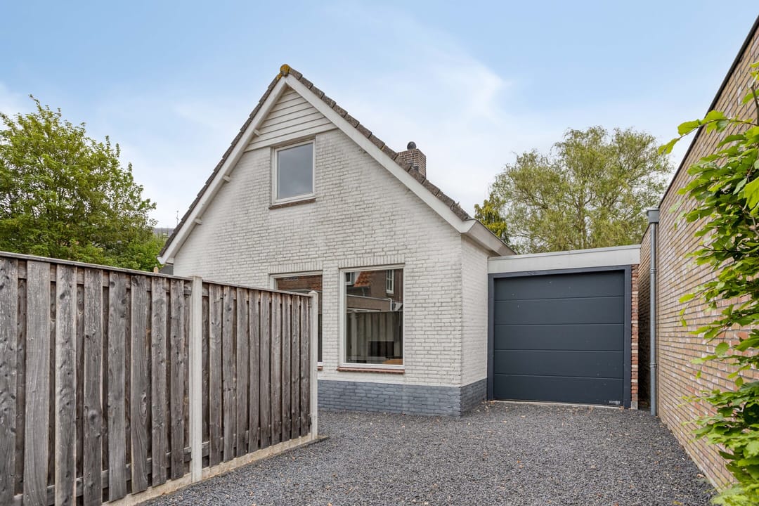 Photo 1 of Schoolstraat 8