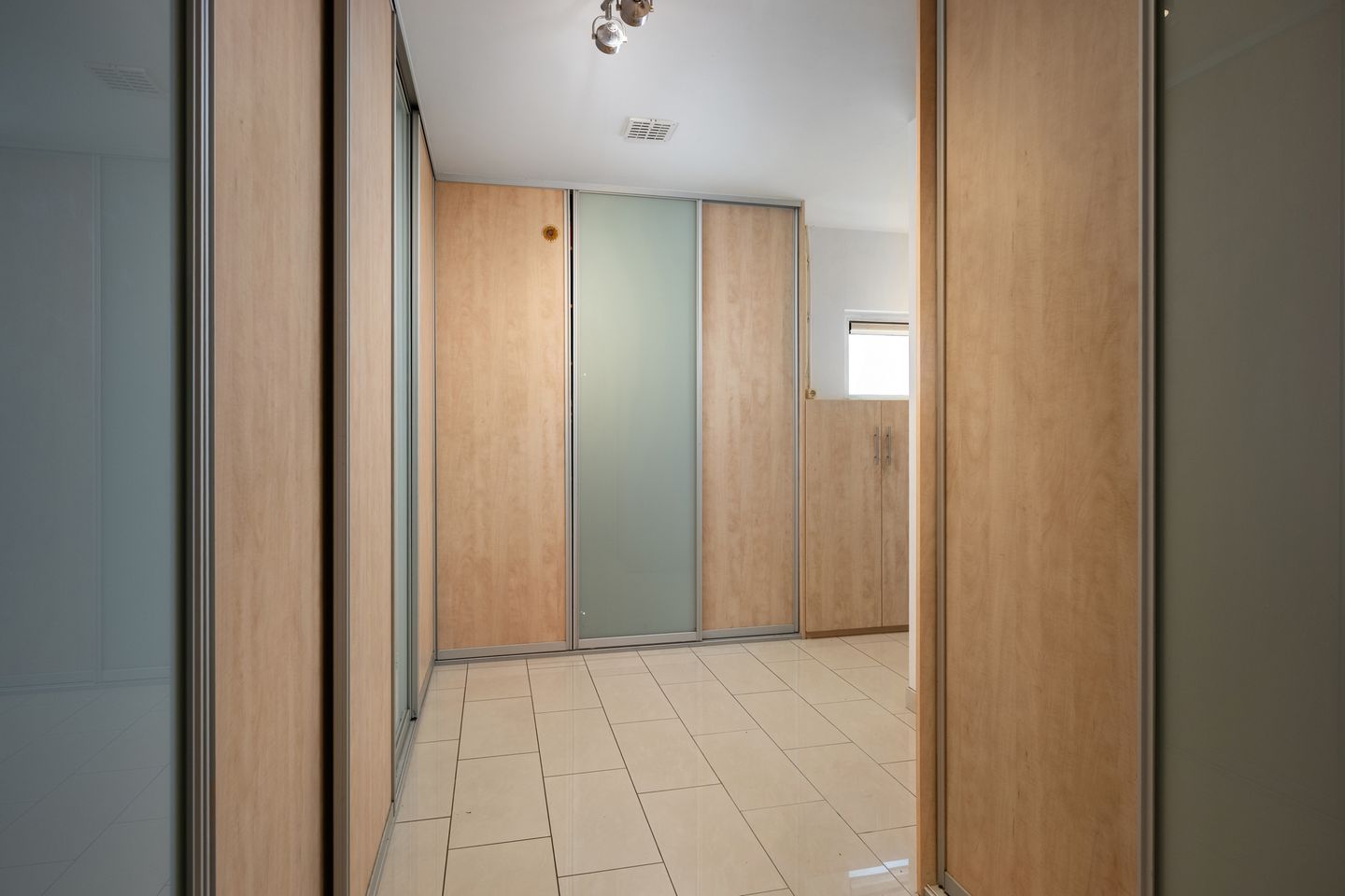 Photo 34 of Van Renesseborch 46