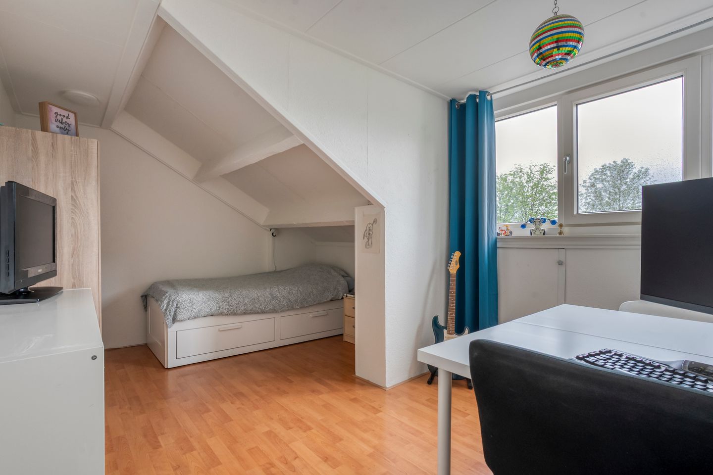 Photo 20 of Zilverschoon 242