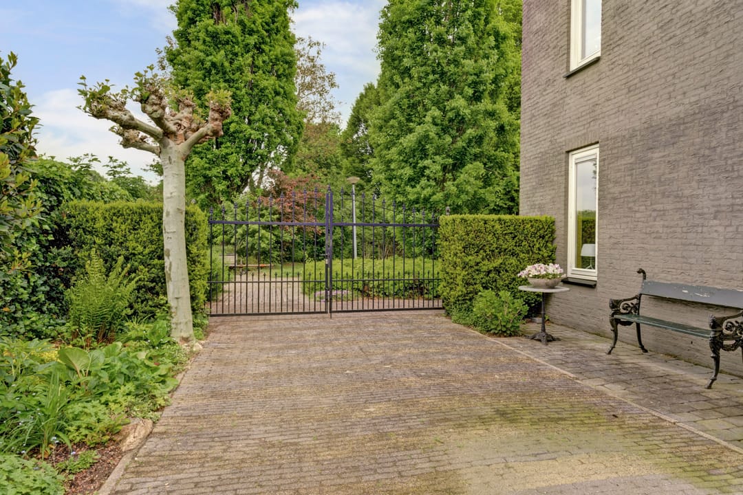 Spacious Detached Home in Elst with South-Facing Garden and Solar Panels — 11