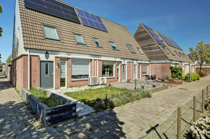 Photo 2 of Oeverloperstraat 22