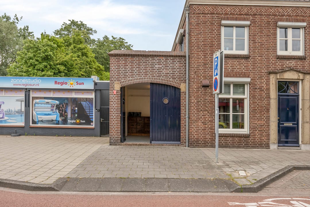 Photo 38 of Hertog Janstraat 4