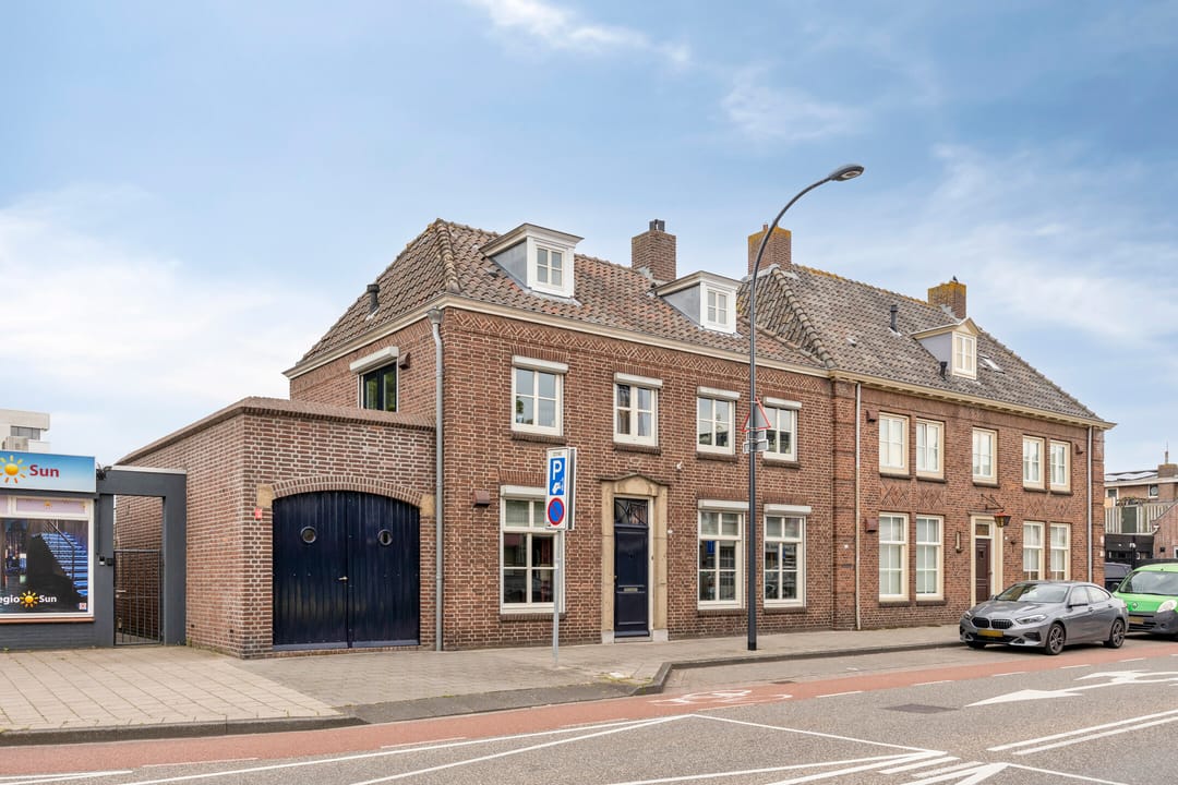 Photo 37 of Hertog Janstraat 4