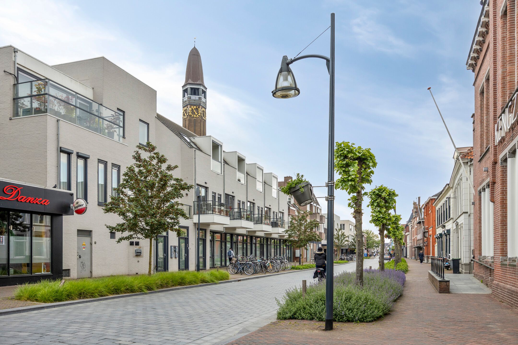 Photo 39 of Hertog Janstraat 4