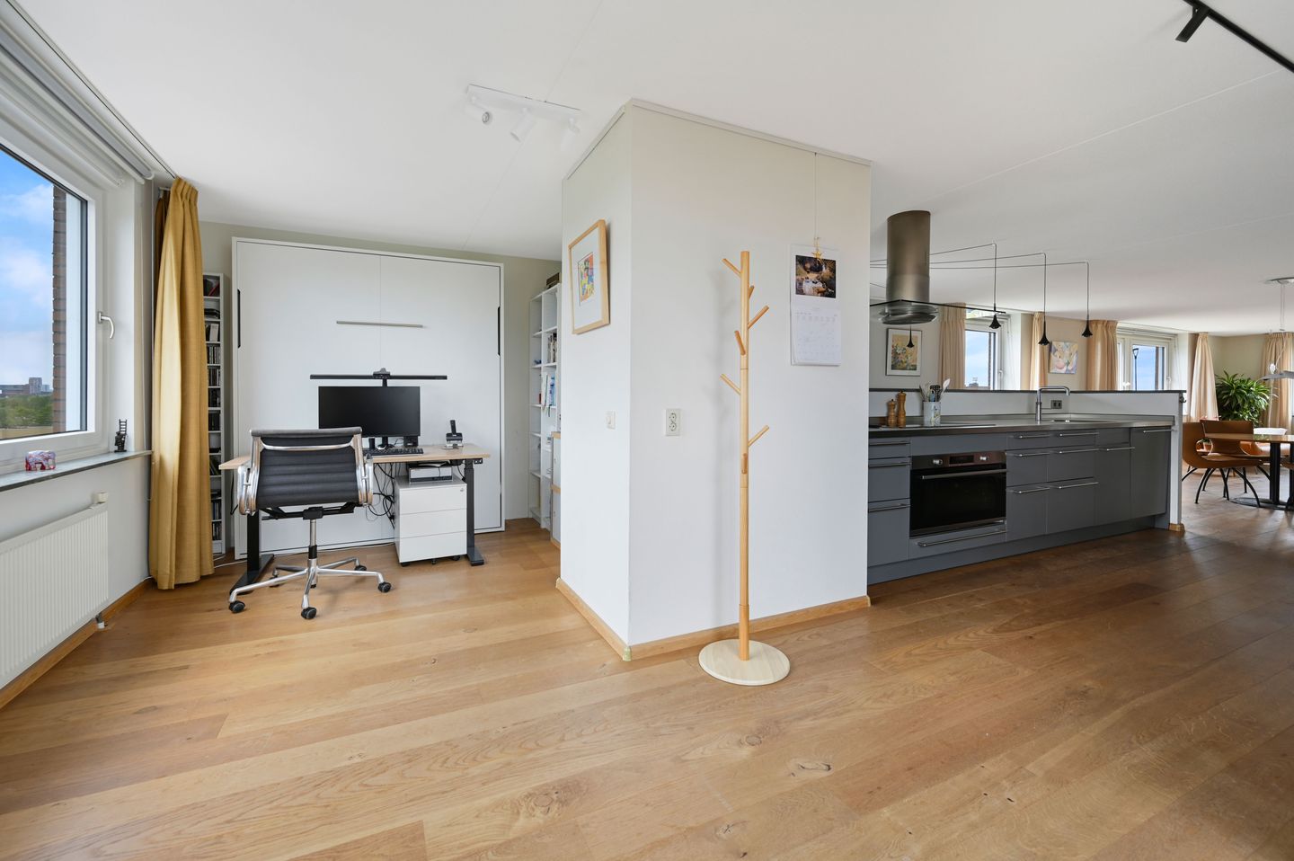 Spacious Seventh Floor Apartment with Panoramic Views in Leidschenveen — 20