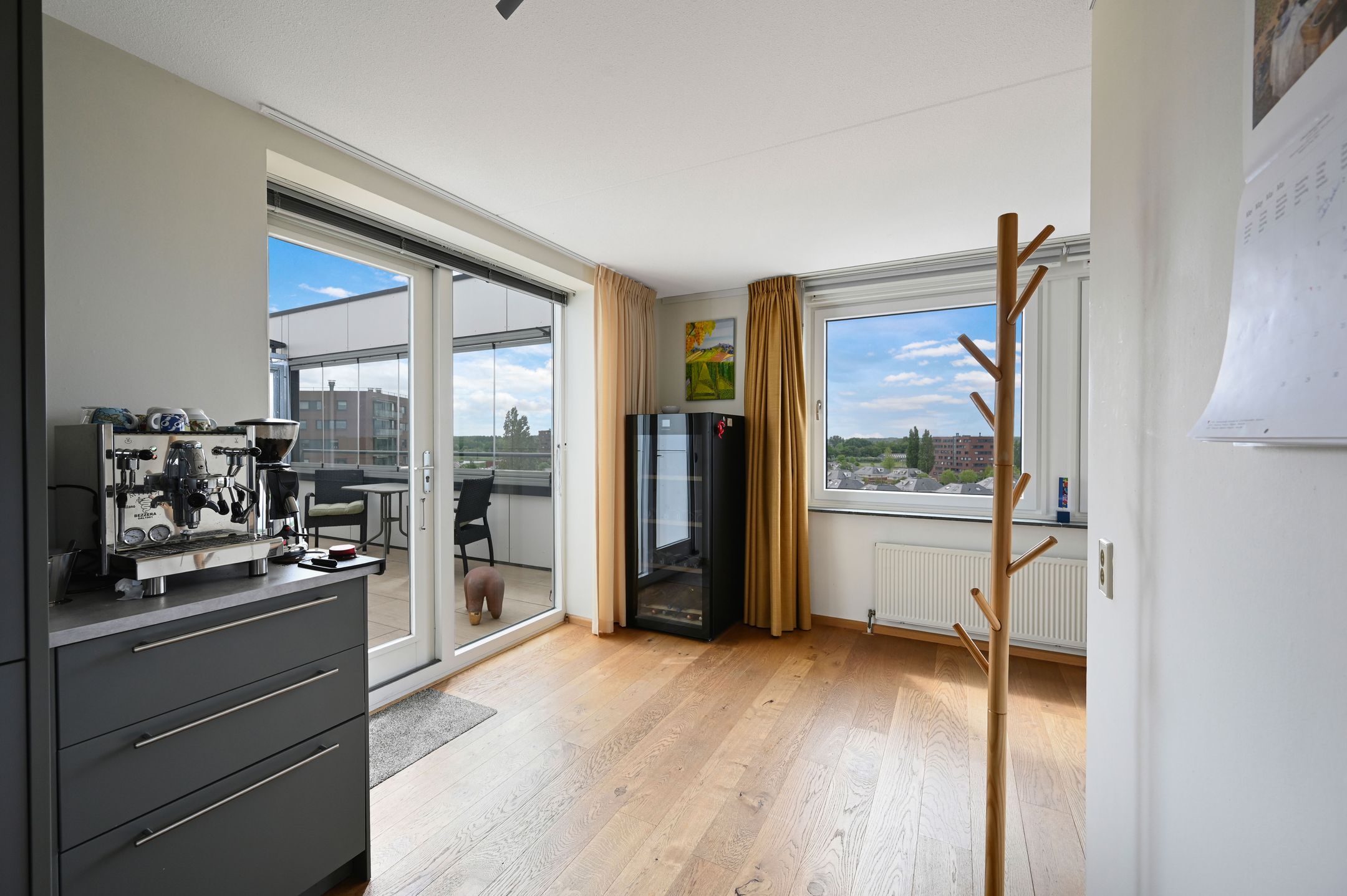 Spacious Seventh Floor Apartment with Panoramic Views in Leidschenveen — 18