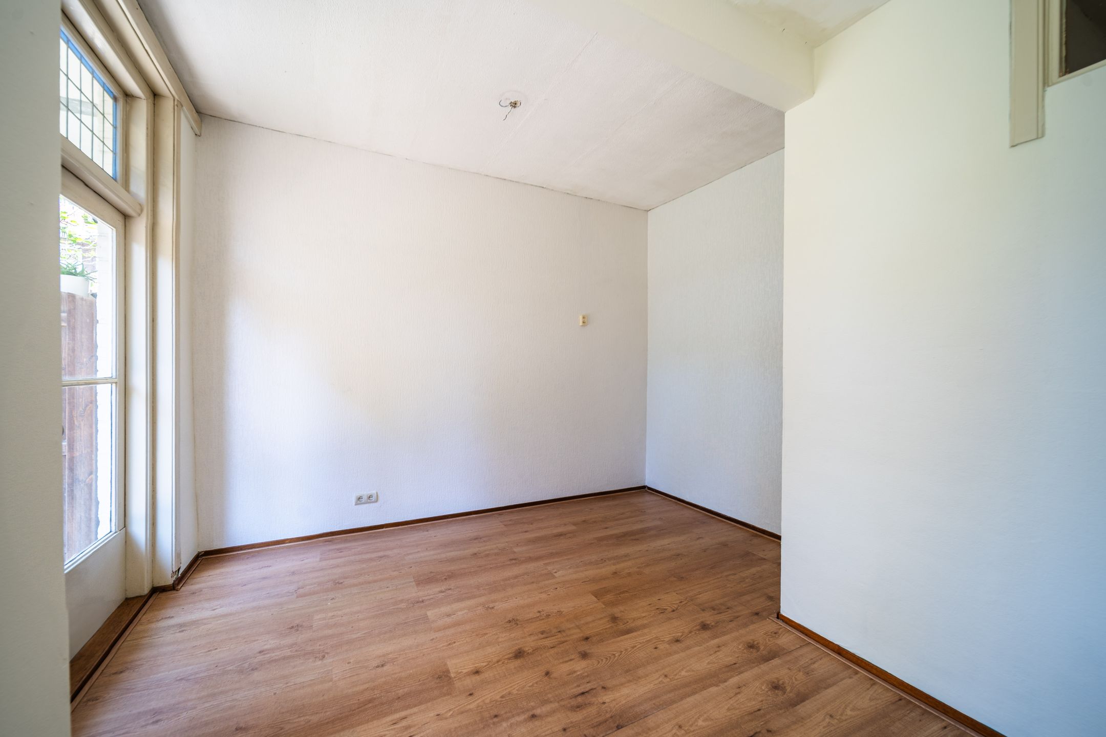 Charming 1930s Ground Floor Apartment with Deep Southwest Garden in The Hague — 21
