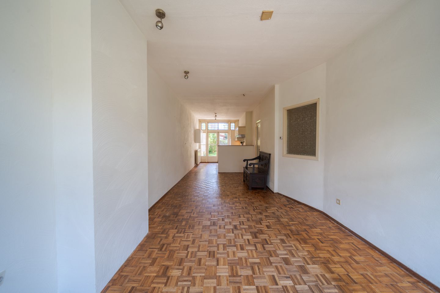 Charming 1930s Ground Floor Apartment with Deep Southwest Garden in The Hague — 10