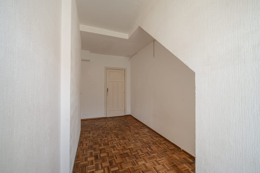 Charming 1930s Ground Floor Apartment with Deep Southwest Garden in The Hague — 17