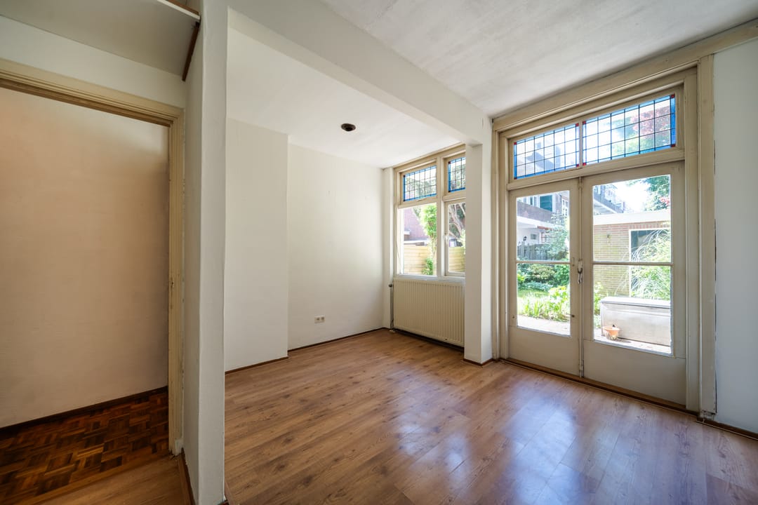 Charming 1930s Ground Floor Apartment with Deep Southwest Garden in The Hague — 22
