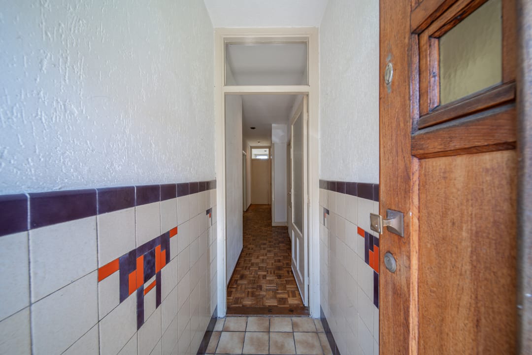 Charming 1930s Ground Floor Apartment with Deep Southwest Garden in The Hague — 13
