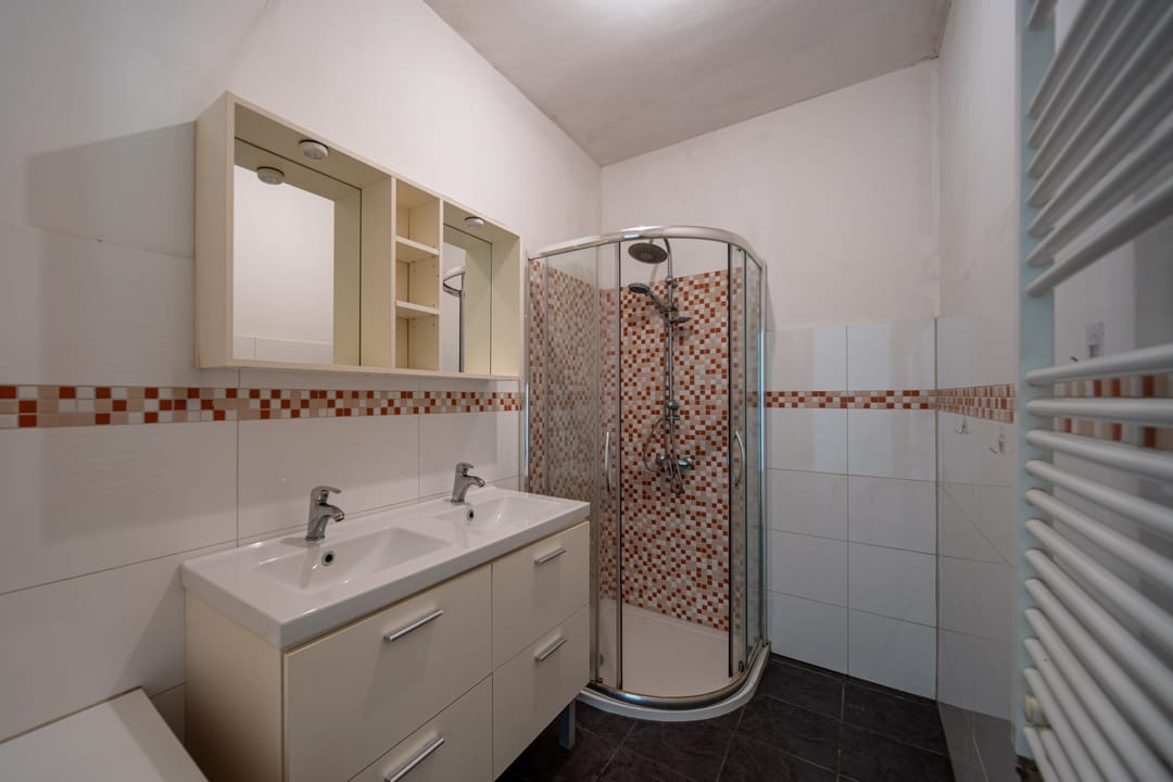 Charming 1930s Ground Floor Apartment with Deep Southwest Garden in The Hague — 11