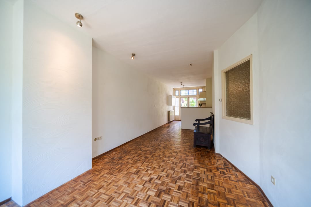 Charming 1930s Ground Floor Apartment with Deep Southwest Garden in The Hague — 31