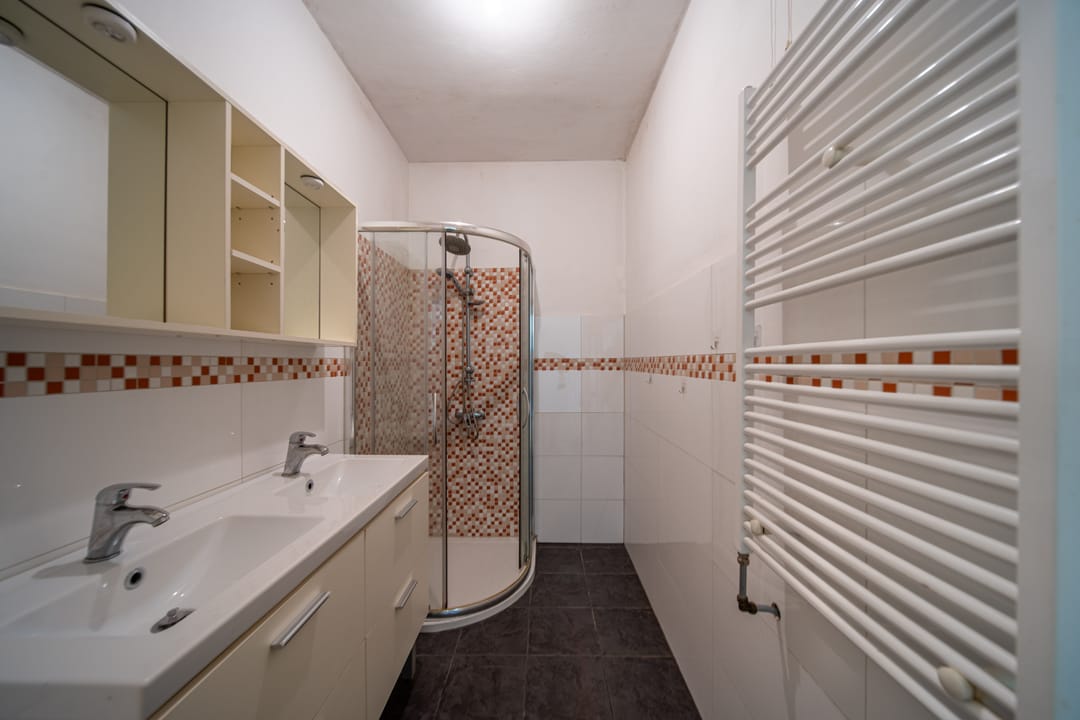 Charming 1930s Ground Floor Apartment with Deep Southwest Garden in The Hague — 23