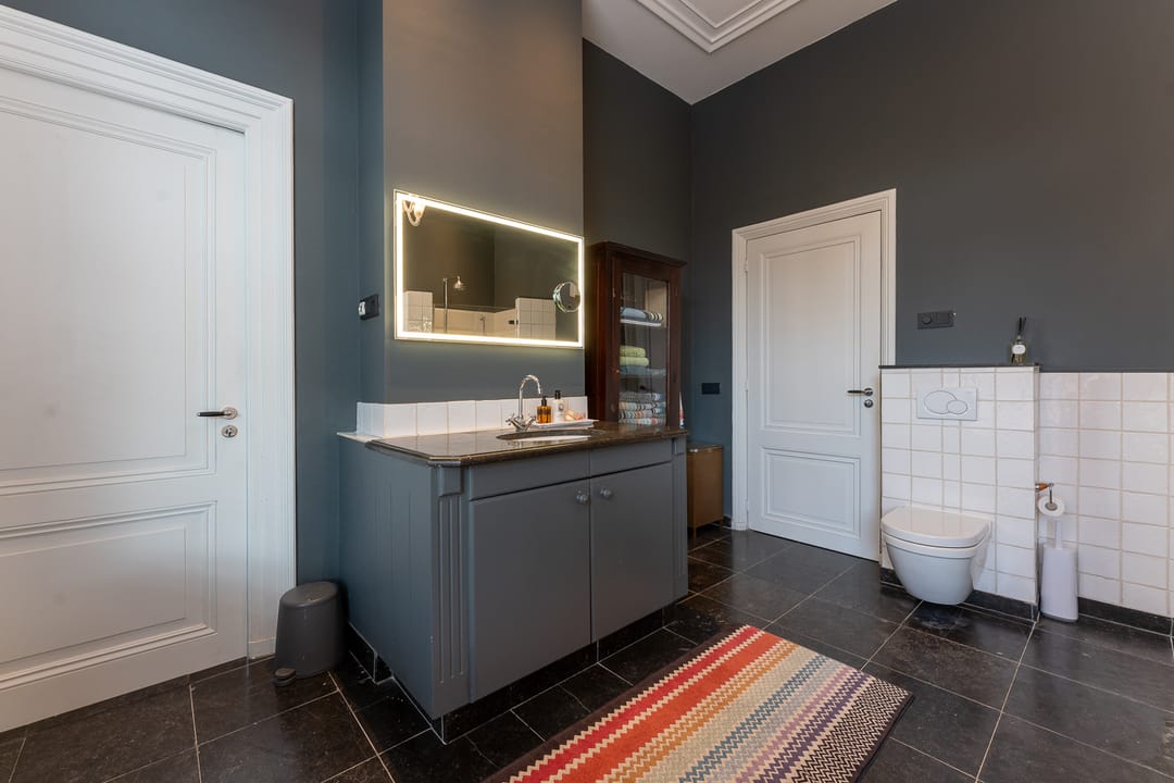 Photo 32 of Riouwstraat 8