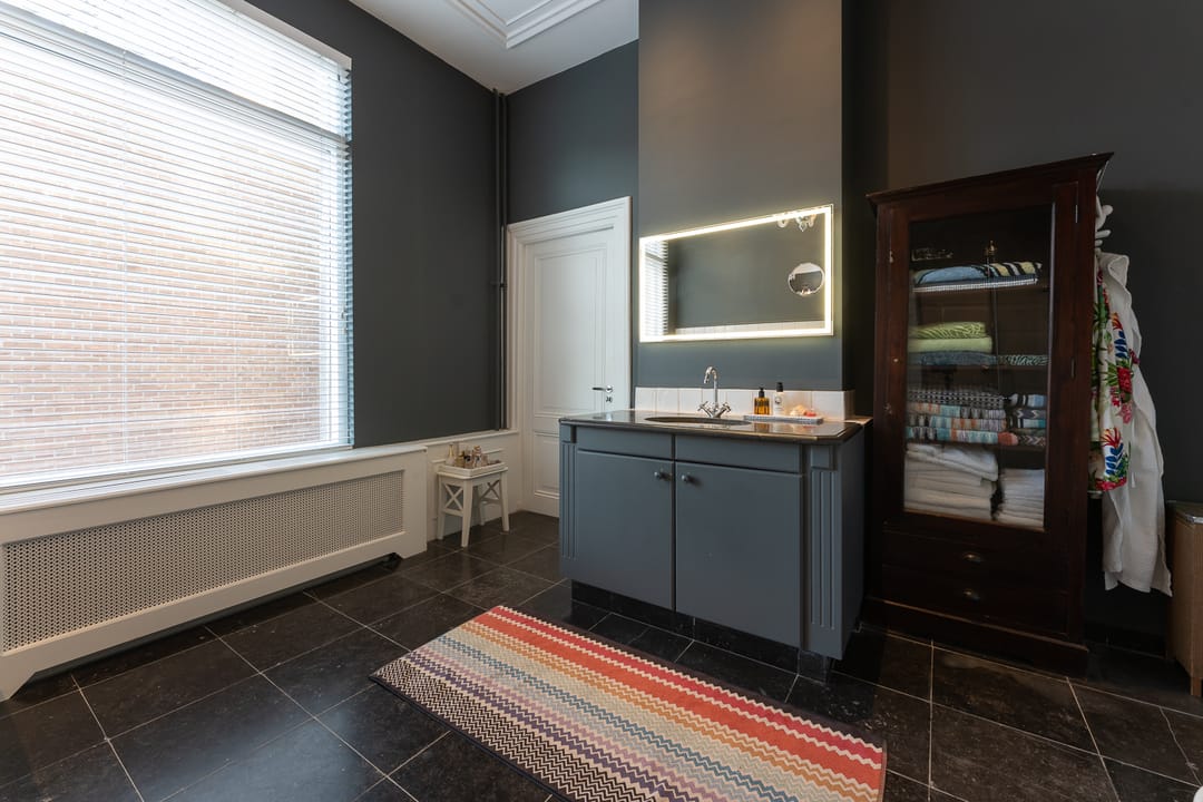 Photo 31 of Riouwstraat 8