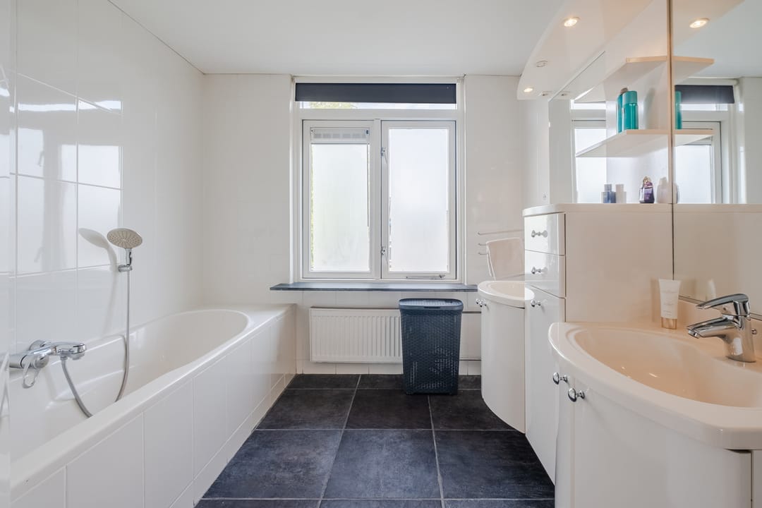 Photo 22 of Van Binsbergenstraat 14