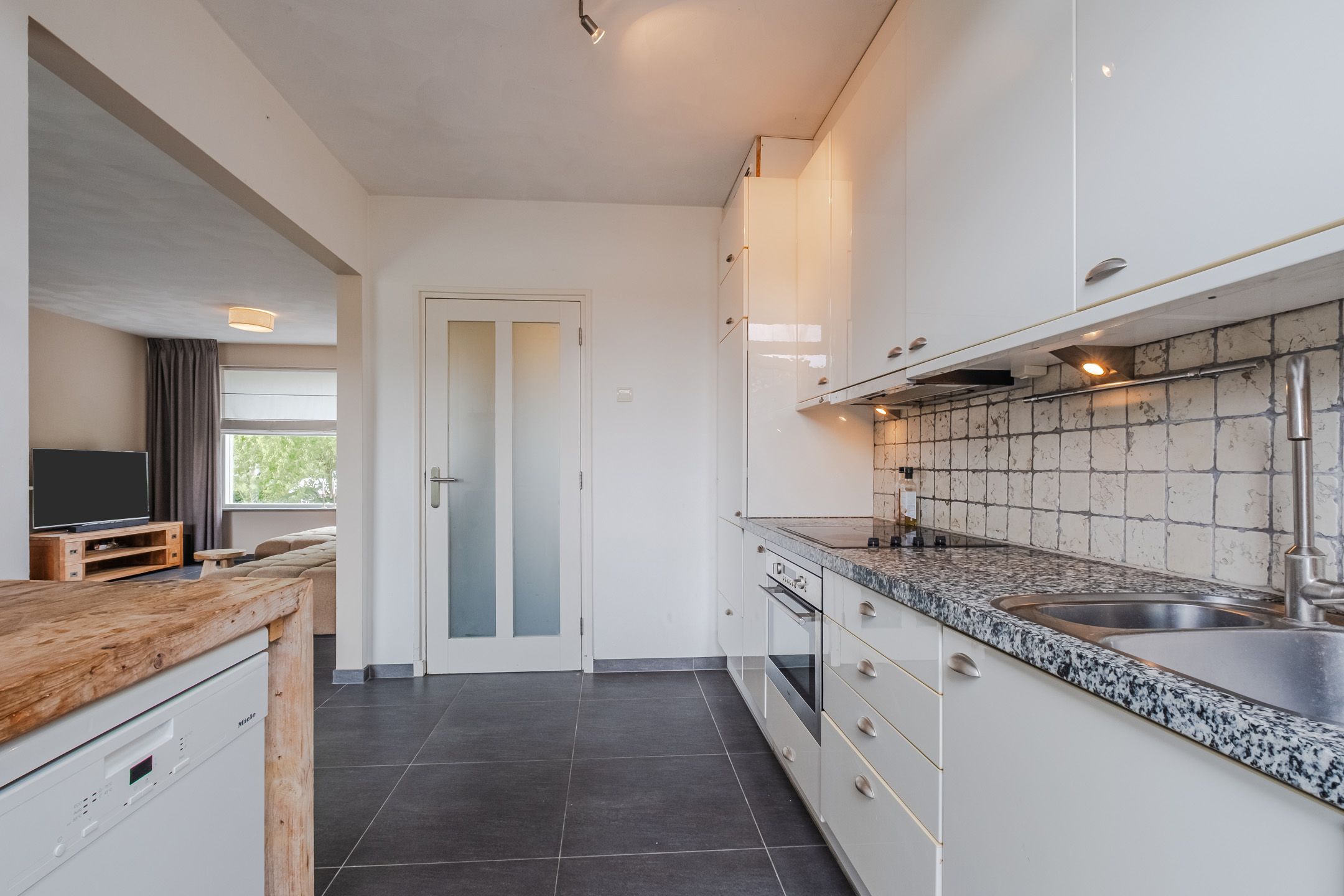 Photo 12 of Van Binsbergenstraat 14