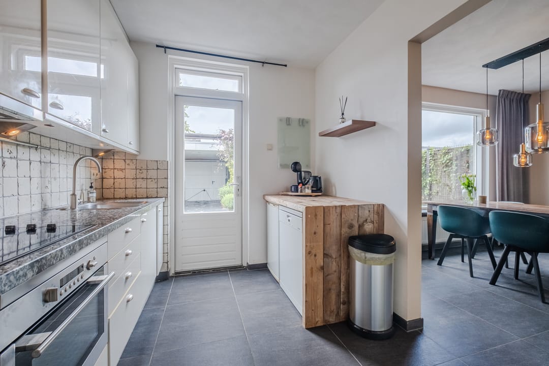 Photo 11 of Van Binsbergenstraat 14