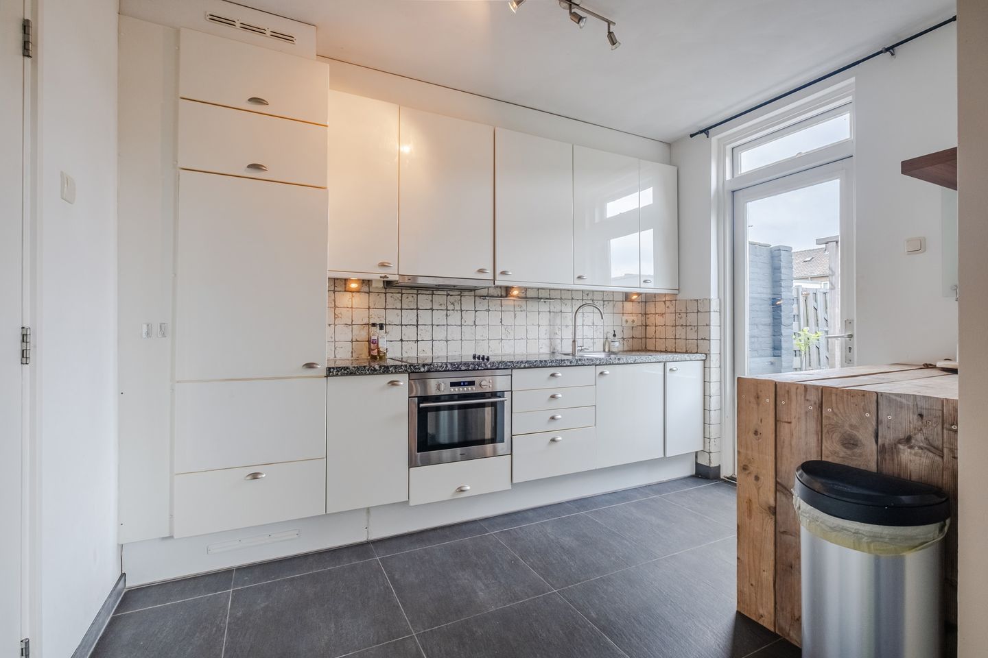 Photo 10 of Van Binsbergenstraat 14