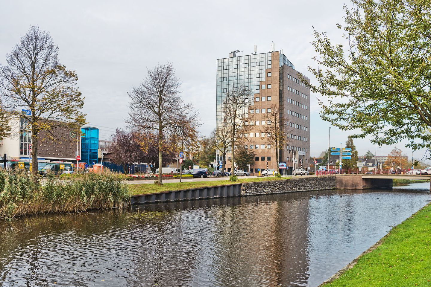 Bekijk foto 2 van Leidsevaartweg 99