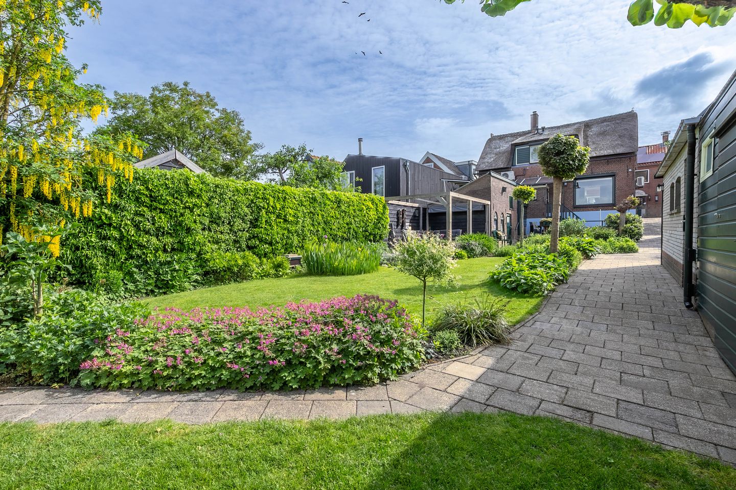 Detached home with spacious garden and garage in Meerkerk — 14