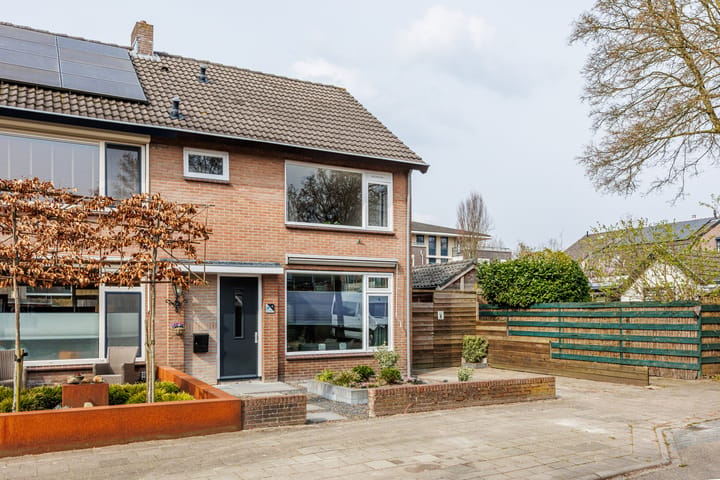 Photo 2 of Vredeoordlaan 4