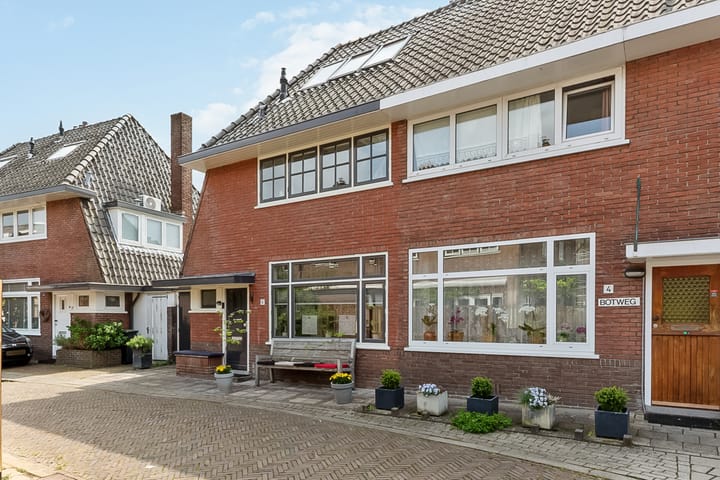 Twee-onder-één-kap te koop: Botweg 6, Bussum
