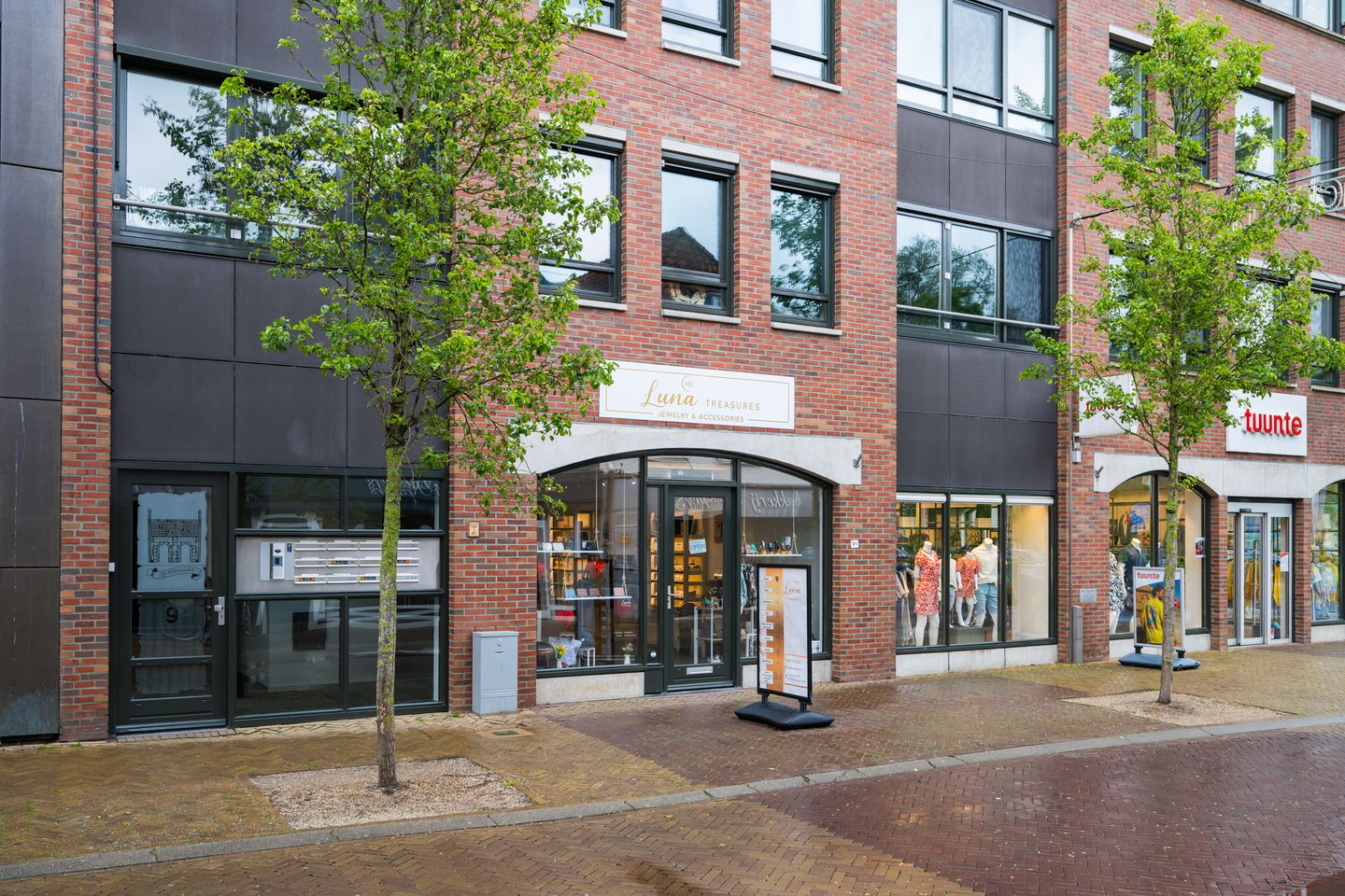 View photo 2 of Waterstraat 9-A