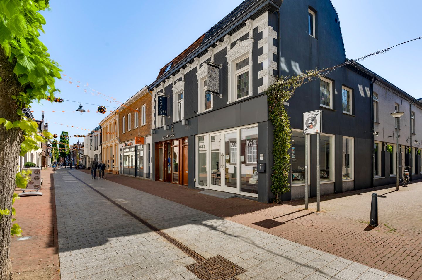View photo 2 of Maasstraat 30
