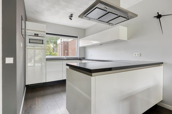 Foto 4 van Schweitzerstraat 49