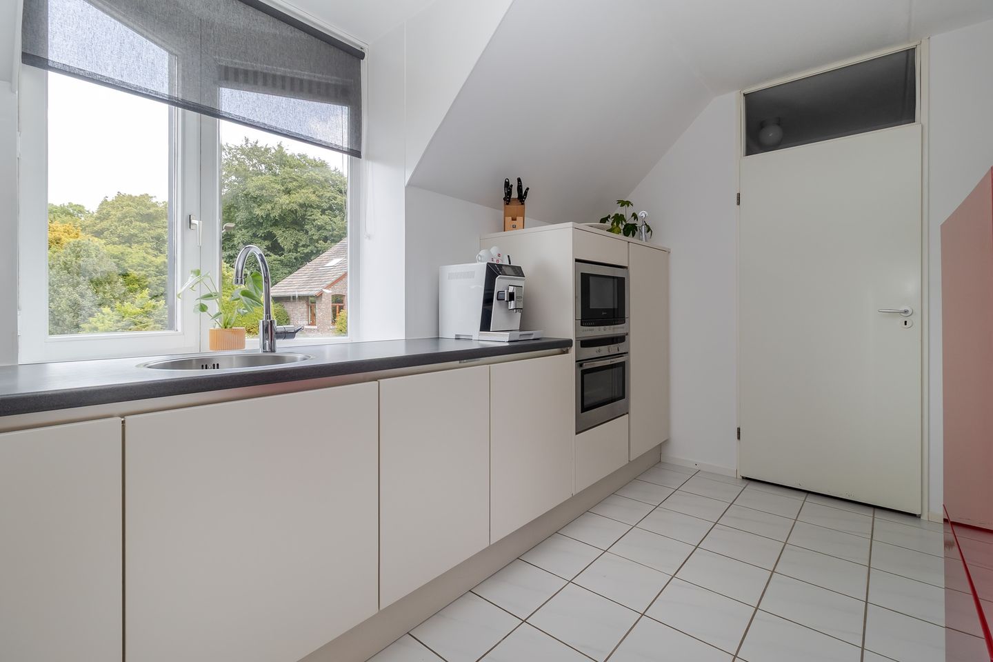 Photo 10 of Hussenbergstraat 10-A
