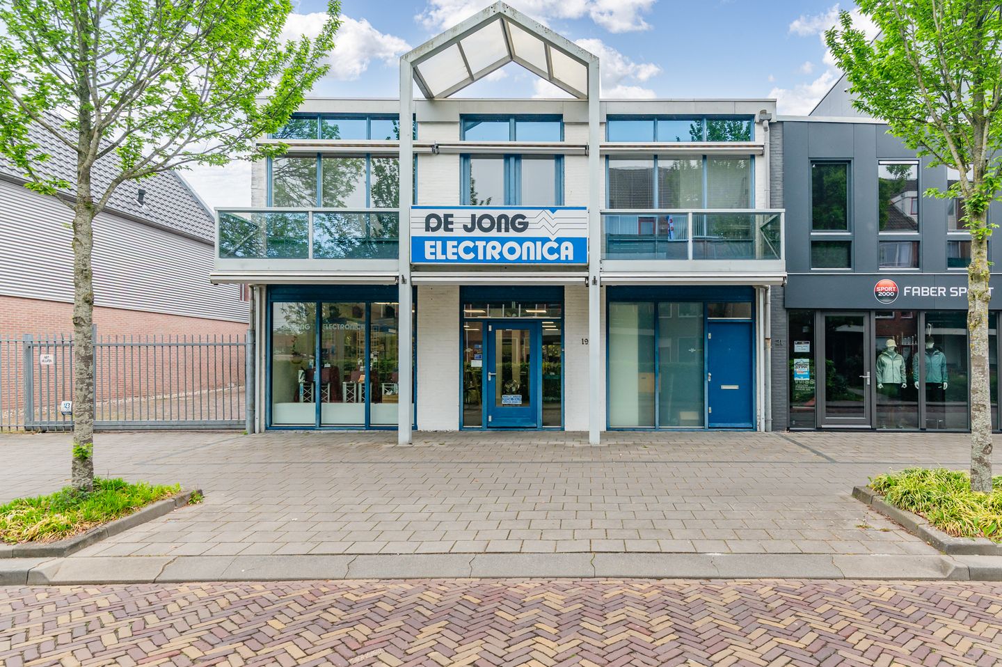 Bekijk foto 1 van Molenplein 19