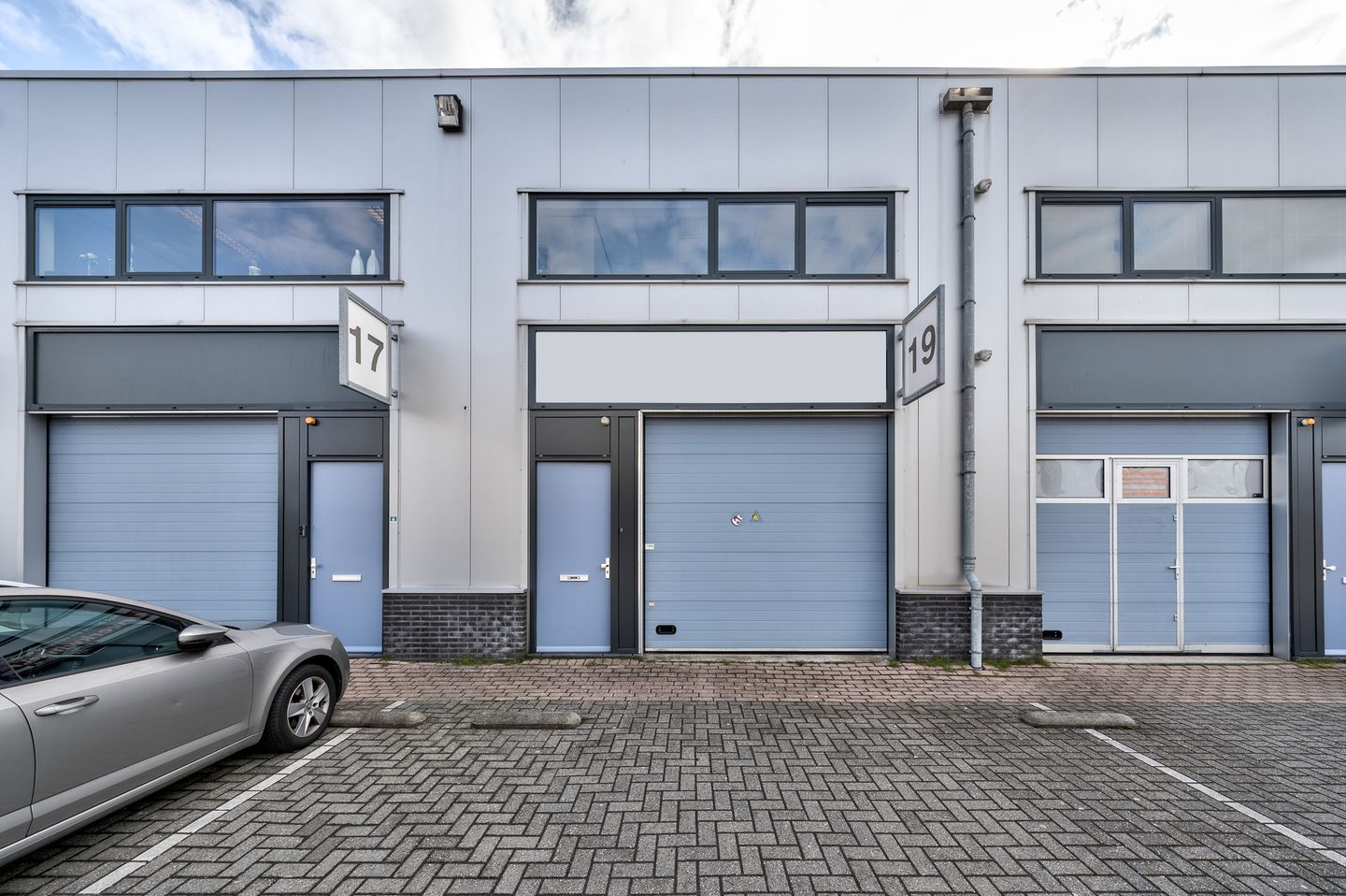 View photo 1 of Huygensstraat 19