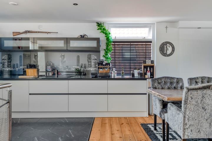 Tussenwoning te koop: Voorstraat 112, Lekkerkerk