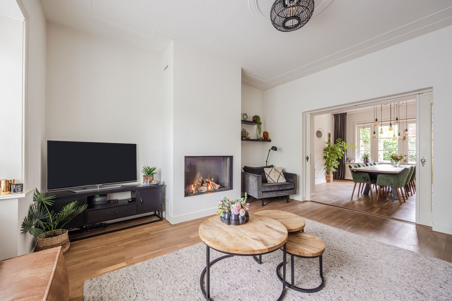Authentic Architect-Designed Corner House in Desirable Tivoli Neighborhood — 10