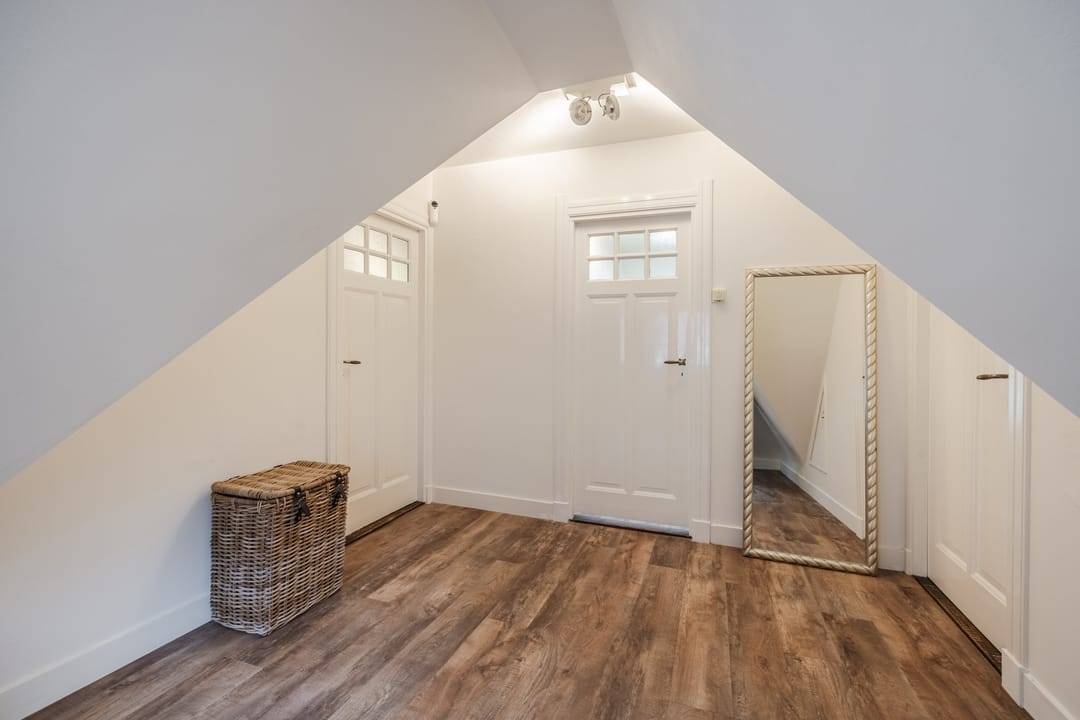 Authentic Architect-Designed Corner House in Desirable Tivoli Neighborhood — 52