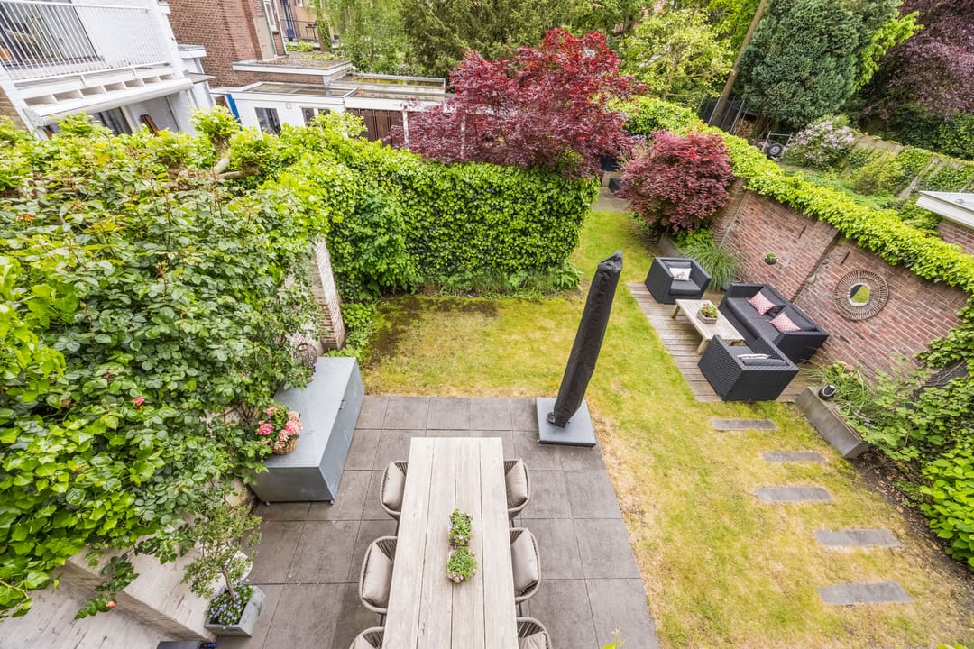 Authentic Architect-Designed Corner House in Desirable Tivoli Neighborhood — 56