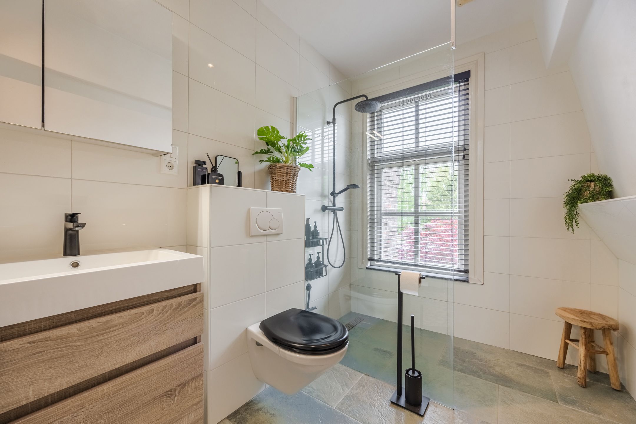 Authentic Architect-Designed Corner House in Desirable Tivoli Neighborhood — 39