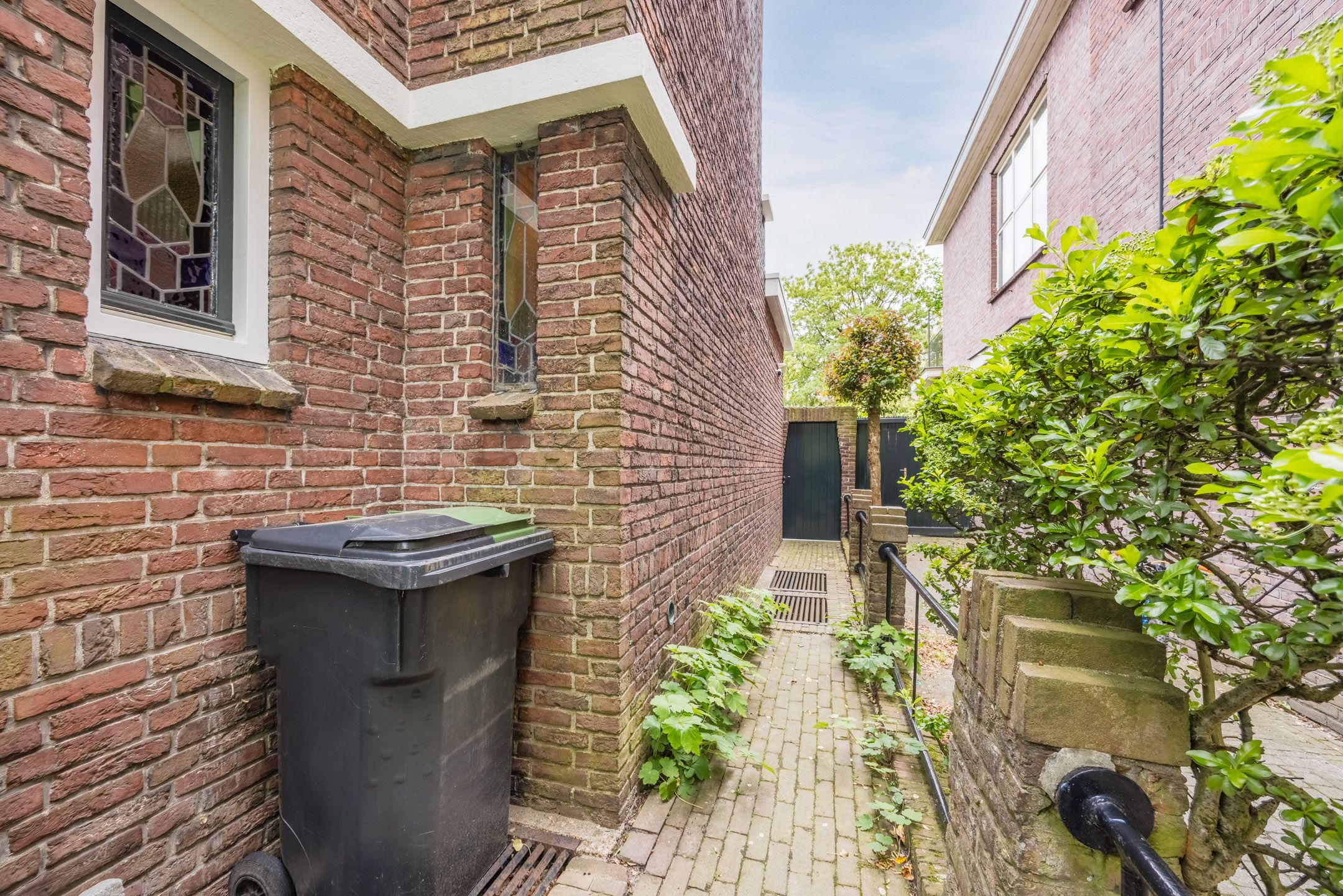 Authentic Architect-Designed Corner House in Desirable Tivoli Neighborhood — 69
