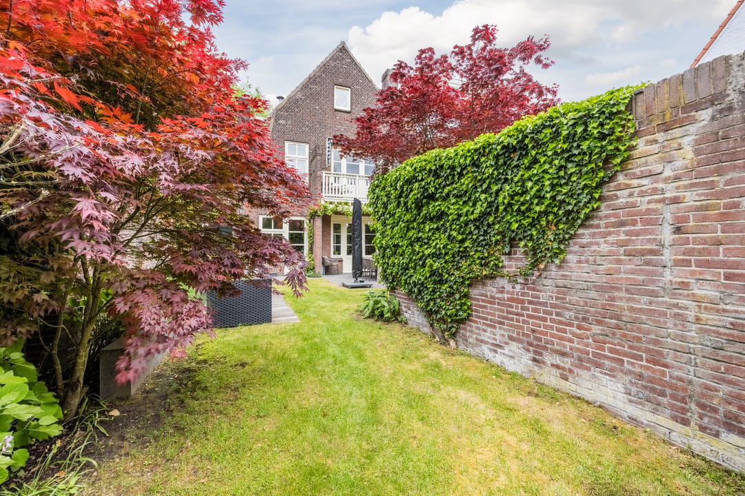 Authentic Architect-Designed Corner House in Desirable Tivoli Neighborhood — 68
