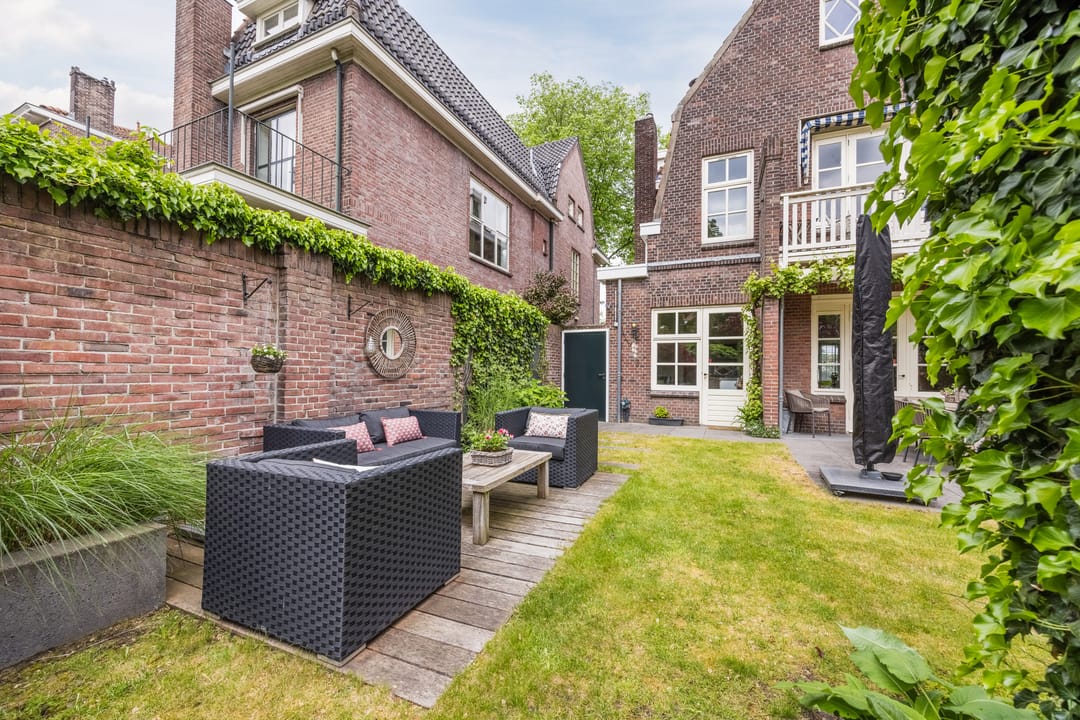 Authentic Architect-Designed Corner House in Desirable Tivoli Neighborhood — 62