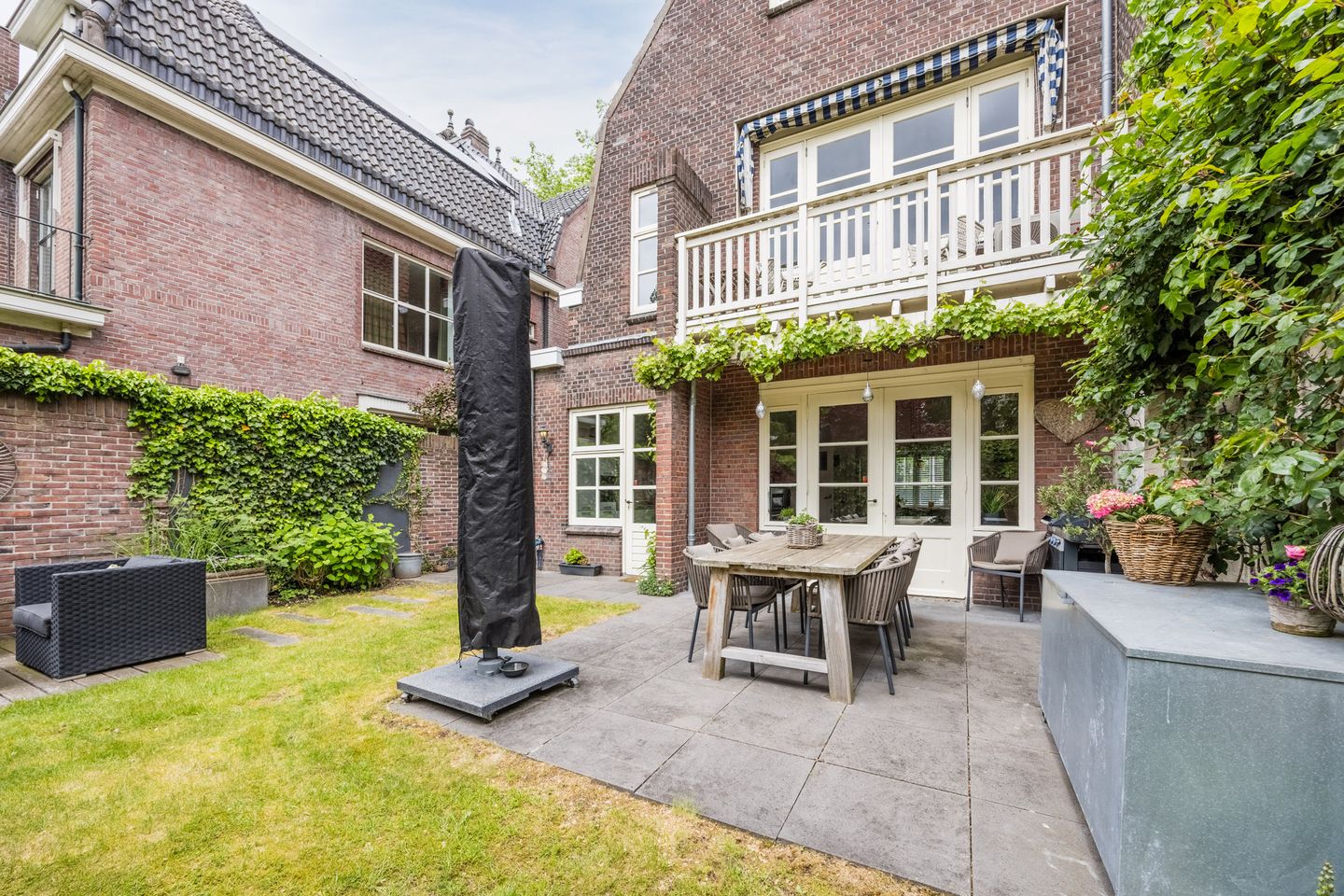 Authentic Architect-Designed Corner House in Desirable Tivoli Neighborhood — 65