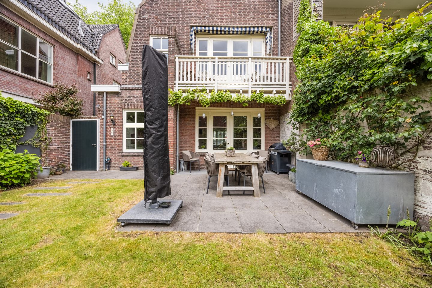 Authentic Architect-Designed Corner House in Desirable Tivoli Neighborhood — 64