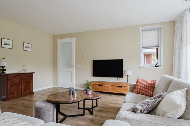 Twee-onder-één-kap te koop: Meineszstraat 37, Heerenveen