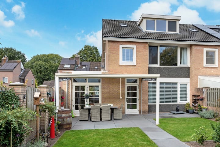 Photo 2 of IJsselstraat 28