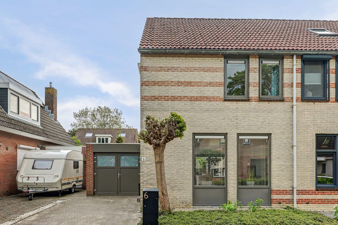 Photo 1 of Pontiaanstraat 6