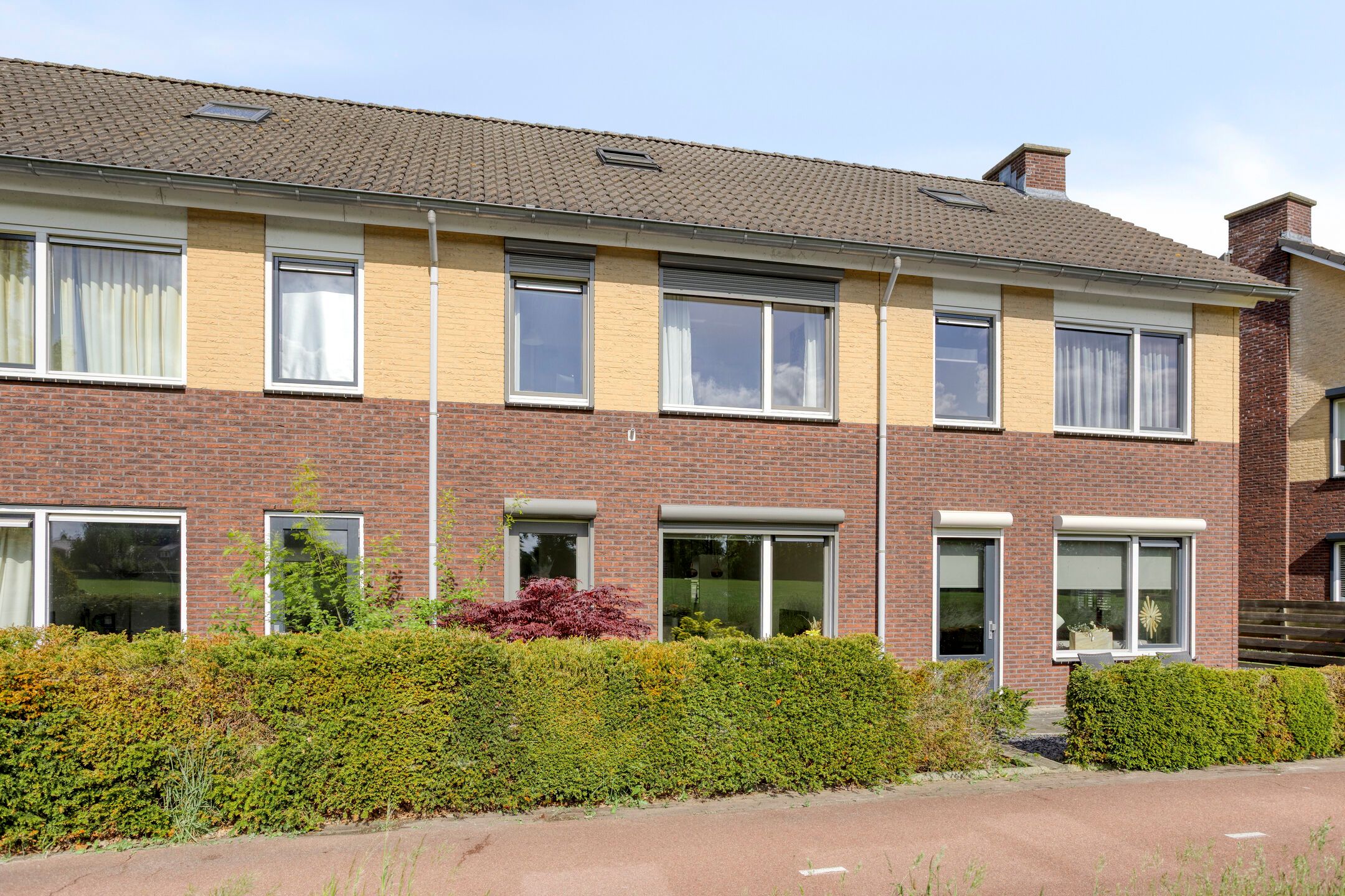 Spacious Modern Terraced House in Quiet Green Residential Area — 42