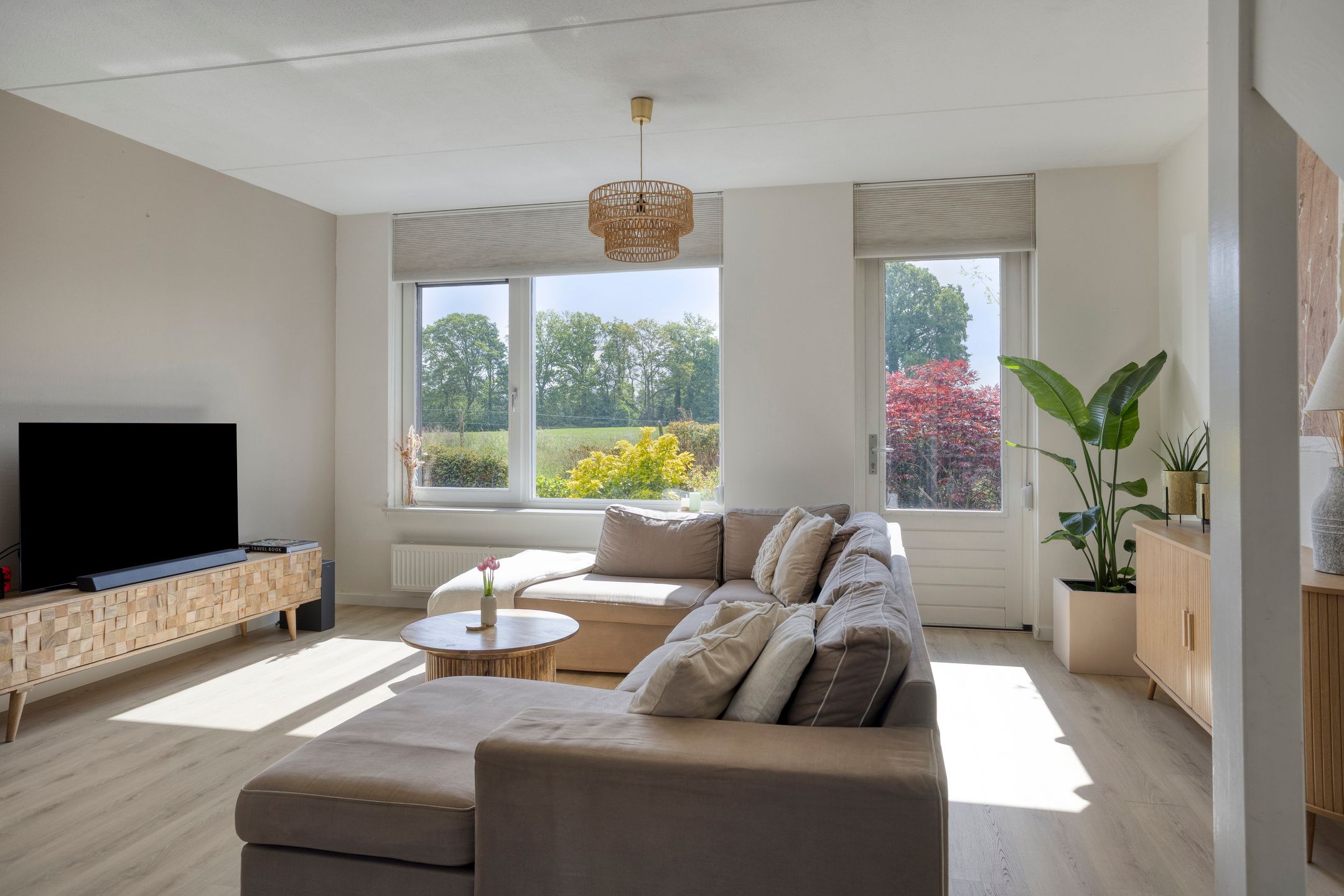 Spacious Modern Terraced House in Quiet Green Residential Area — 9